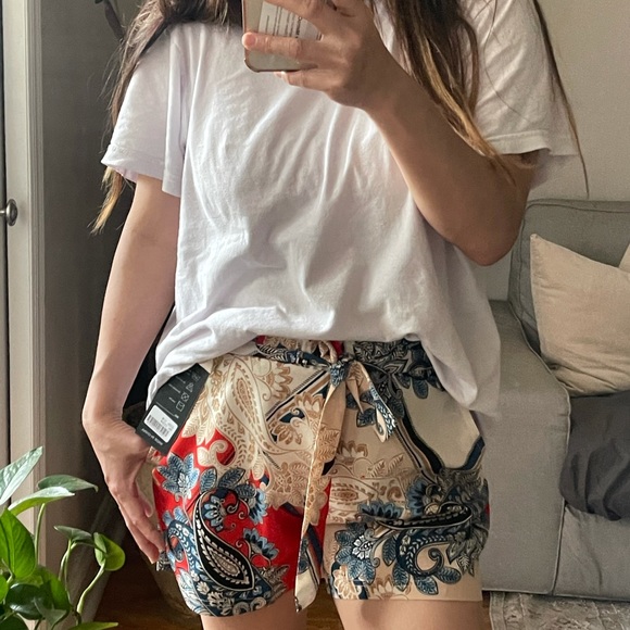 Floral Print Paperbag Waist Belted Shorts. - Picture 9 of 11